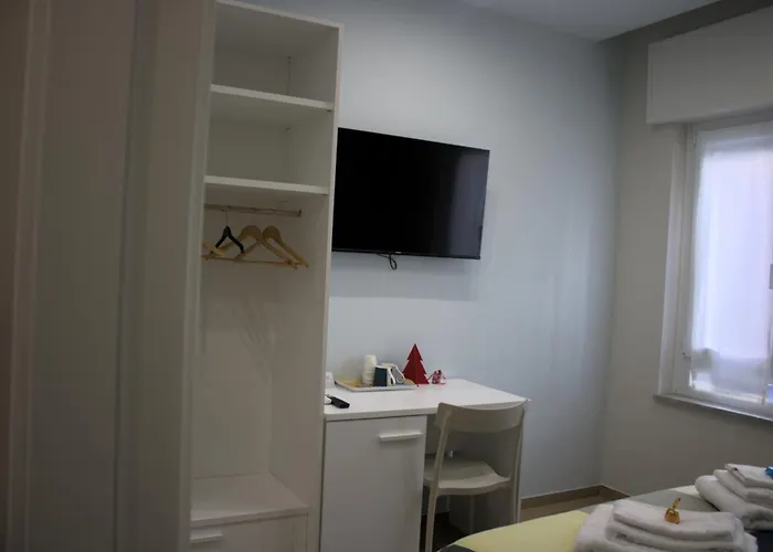 B&B L'oasi Del Poeta 크로토네